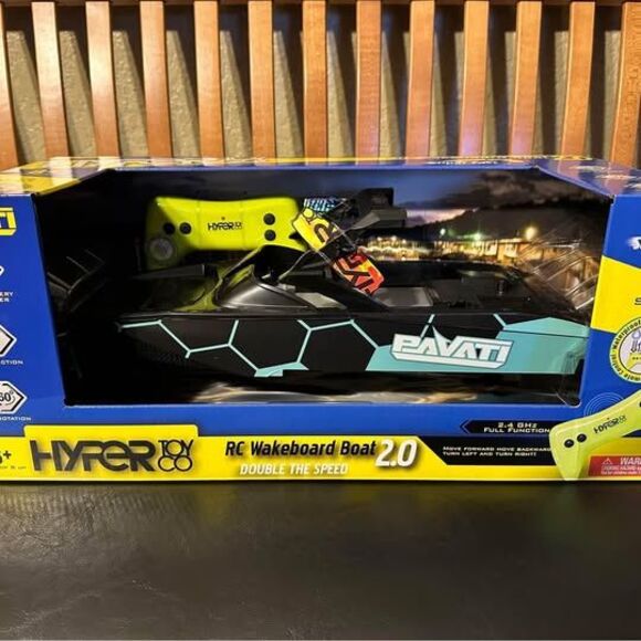 NEW Hyper Electric 1:18 Pavati 2.0 Waterproof Remote Control Wakeboard Boat - Picture 1 of 8